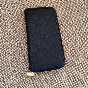 NWOT black LV lookalike wallet